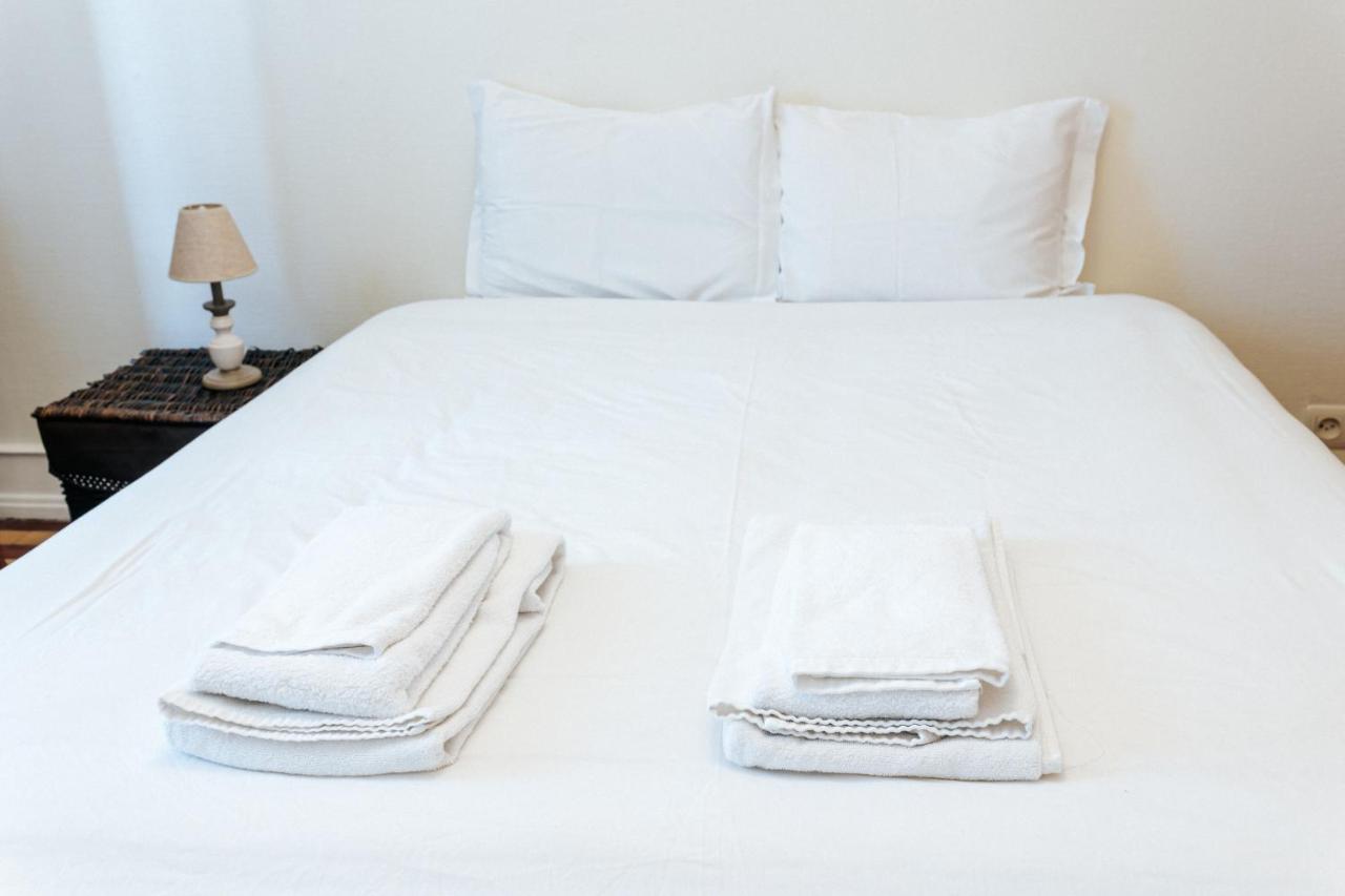 Double Bed Av Da Republic Gasthof Lissabon